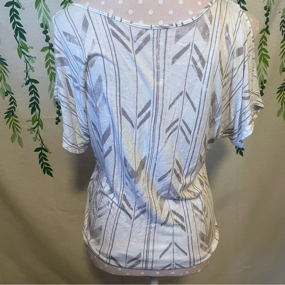 Size Small Open Shoulder T Shirt C2 - Picture 4 of 5